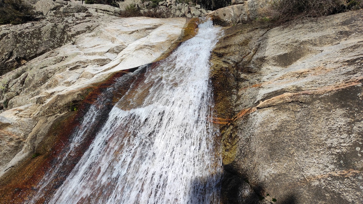 En este momento estás viendo Ruta de senderismo cascada del Hornillo desde Robledondo: descubre un paraíso natural en España